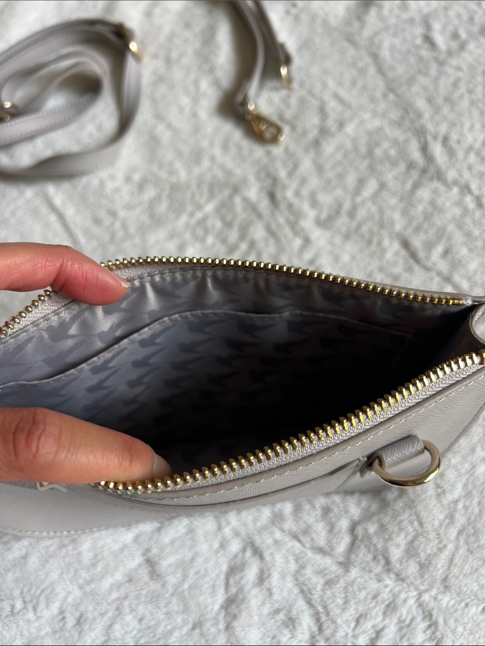 Lo & Sons Waverley 2 Convertible Crossbody Bag - Grey Saffiano Leather - Picture 6 of 12
